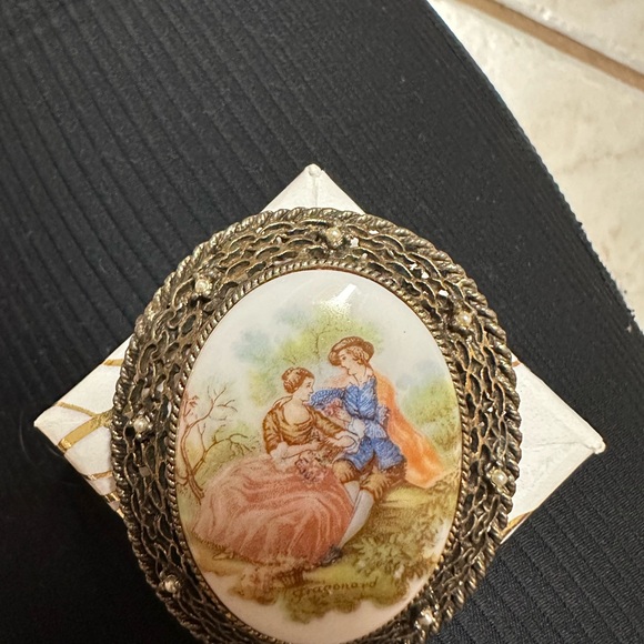 Jewelry - Antique Brooch